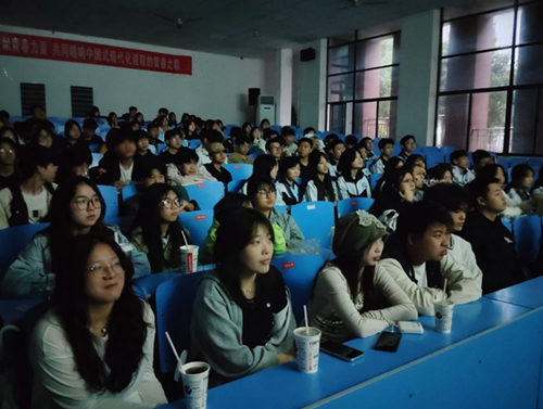 红色光影映初心 青春向党担使命——米兰官方网站_米兰milan(中国)团委成功举办"红色电影巡展"主题教育活动